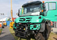 Traktory miejskie z zaczepem przednim Unimog U 529 EuroMot 4