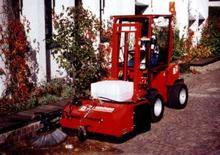 Traktory miejskie z zaczepem przednim Grünig Uni Truck 4 W 905