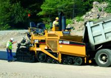 Gąsienicowe rozściełacze asfaltu Caterpillar AP1055D