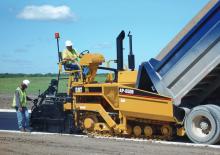 Gąsienicowe rozściełacze asfaltu Caterpillar AP650B