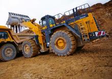Ładowarki kołowe Komatsu WA900-3