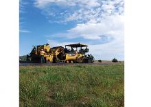 Kołowa betoniarka drogowa Caterpillar AP1000F