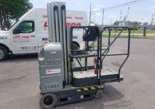 Kołowe platformy robocze z masztem pionowym JLG 15 MSP