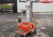 Kołowe platformy robocze z masztem pionowym Skyjack SJPI 20