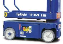 Kołowe platformy robocze z masztem pionowym UpRight TM 12