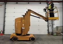 Kołowe platformy robocze z masztem pionowym Grove-Manlift (Delta) Toucan 1100