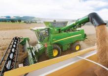 Kombajny zbożowe John Deere T 670 i