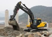 Koparki gąsienicowe Volvo EC240CLR