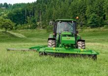 Kosiarka dyskowa z kondycjonerem mocowana z przodu John Deere 228