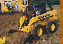 Ładowarki o sterowaniu burtowym John Deere Construction 240-II