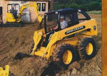 Ładowarki o sterowaniu burtowym John Deere Construction 270
