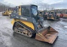 Ładowarki o sterowaniu burtowym John Deere Construction 319E