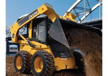 Ładowarki o sterowaniu burtowym John Deere Construction 320