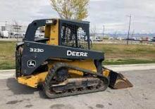 Ładowarki o sterowaniu burtowym John Deere Construction 323D