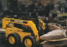 Ładowarki o sterowaniu burtowym John Deere Construction 3375