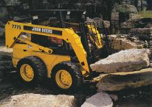 Ładowarki o sterowaniu burtowym John Deere Construction 4475