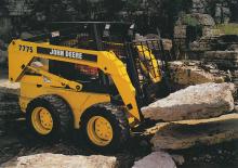 Ładowarki o sterowaniu burtowym John Deere Construction 6675