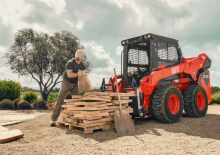 Ładowarki o sterowaniu burtowym Kioti SL750 Cab Flow+