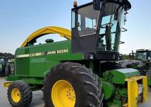 Maszyny do zbioru pasz z napędem 2WD John Deere 6910