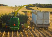 Maszyny do zbioru pasz z napędem 4WD John Deere 7250
