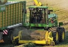 Maszyny do zbioru pasz z napędem 4WD John Deere 7450 i ProDrive-ASR