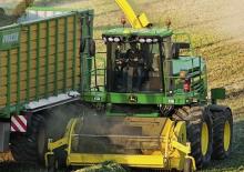 Maszyny do zbioru pasz z napędem 4WD John Deere 7550 i ProDrive-ASR