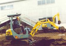 Minikoparki Yanmar B 17-2