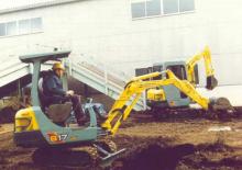 Minikoparki Yanmar B 17