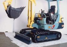 Minikoparki Yanmar B 25 V
