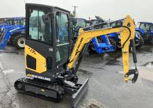 Minikoparki New Holland E17D