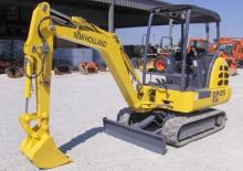 Minikoparki New Holland EC25