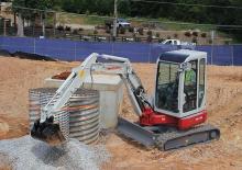 Minikoparki Takeuchi TB 138 FR