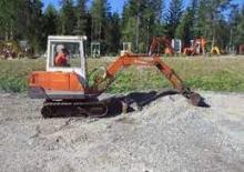 Minikoparki Hitachi UE 30