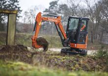 Minikoparki Hitachi ZX26U-5