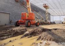 Kołowe przegubowe podnośniki koszowe JLG 800AJ