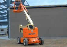 Kołowe przegubowe podnośniki koszowe JLG E450AJ