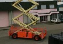 Kołowe podnośniki nożycowe Holland-Lift G 320 DL 30 4WD S/N