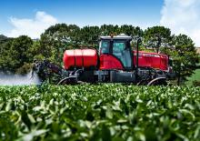Opryskiwacze samojezdne Massey Ferguson MF 8225
