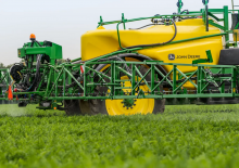 Opryskiwacze zaczepiane John Deere M944i