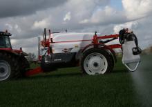 Opryskiwacze zaczepiane Kuhn Metris 2-3200