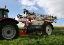 Opryskiwacze zaczepiane Kuhn Metris 3202