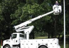 Platformy robocze na wysięgniku przegubowym mocowane na ciężarówce Altec TA40