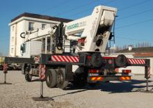 Platformy robocze na wysięgniku przegubowym mocowane na ciężarówce Barin AP 44/29