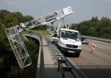Platformy robocze na wysięgniku przegubowym mocowane na przyczepie Moog MBI 70-1/S