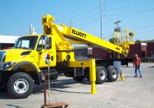Platformy robocze na wysięgniku teleskopowym mocowane na ciężarówce Elliott Equipment H90F HiReach