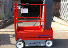Kołowe platformy robocze z masztem pionowym Skyjack SJ 16
