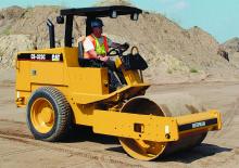 Pojedyncze walce drogowe Caterpillar CP323C