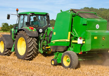 Prasy rolujące John Deere 852
