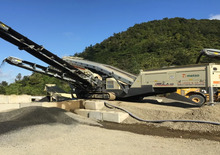 Przesiewacze mobilne Metso Lokotrack ST4.8E