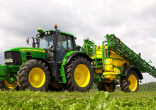 Opryskiwacze zaczepiane John Deere 824